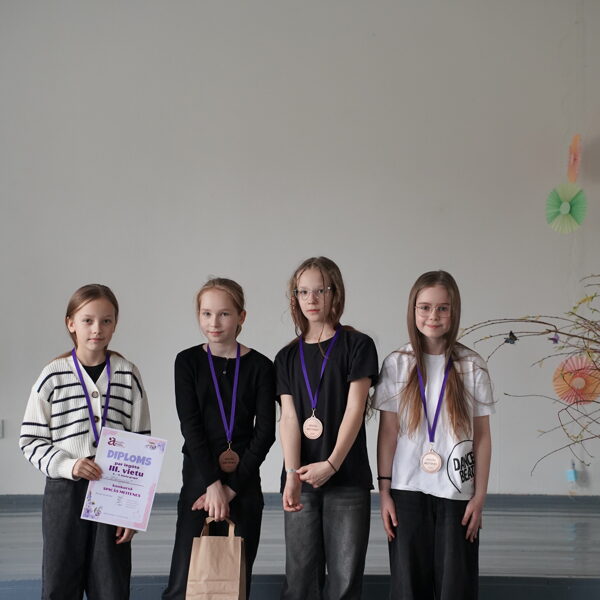 3.-4.klašu grupā 3.vieta - "ZIBENĪGĀS"