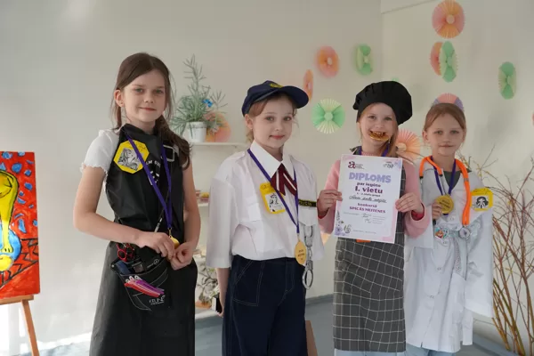 1.-2.klašu grupā 1. vieta - "Rokas darba nebijās"