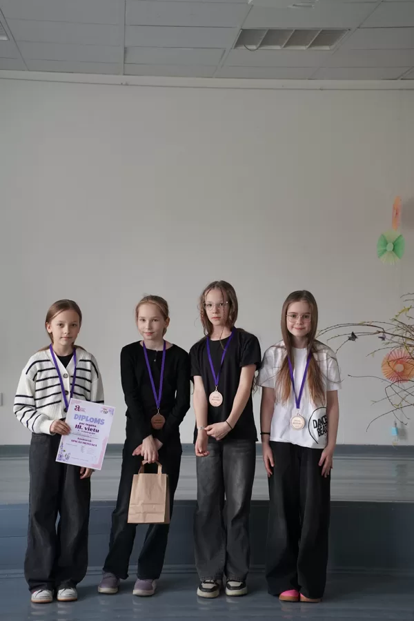 3.-4.klašu grupā 3.vieta - "ZIBENĪGĀS"